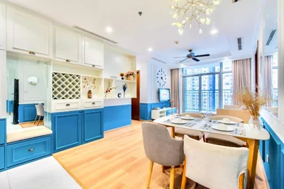 Apartamento de cuatro dormitorios — Monarque Suite Saigon - Vinhomes Central Park, Landmark 81 & City Grand Park